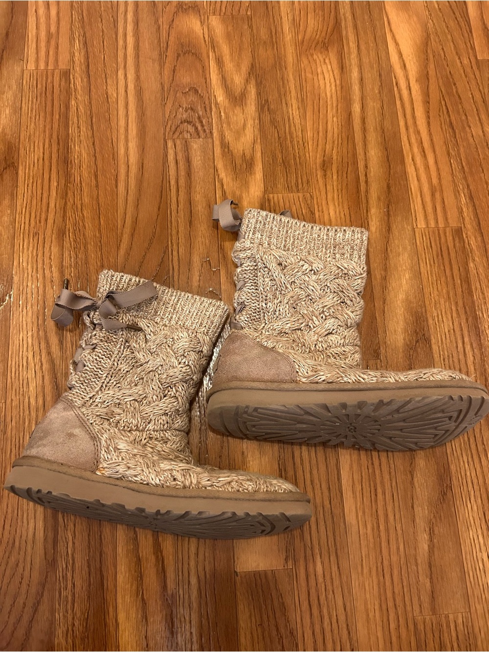 UGG Isla Cable Knit Boots Bow Cozy Oatmeal - Picture 2 of 12